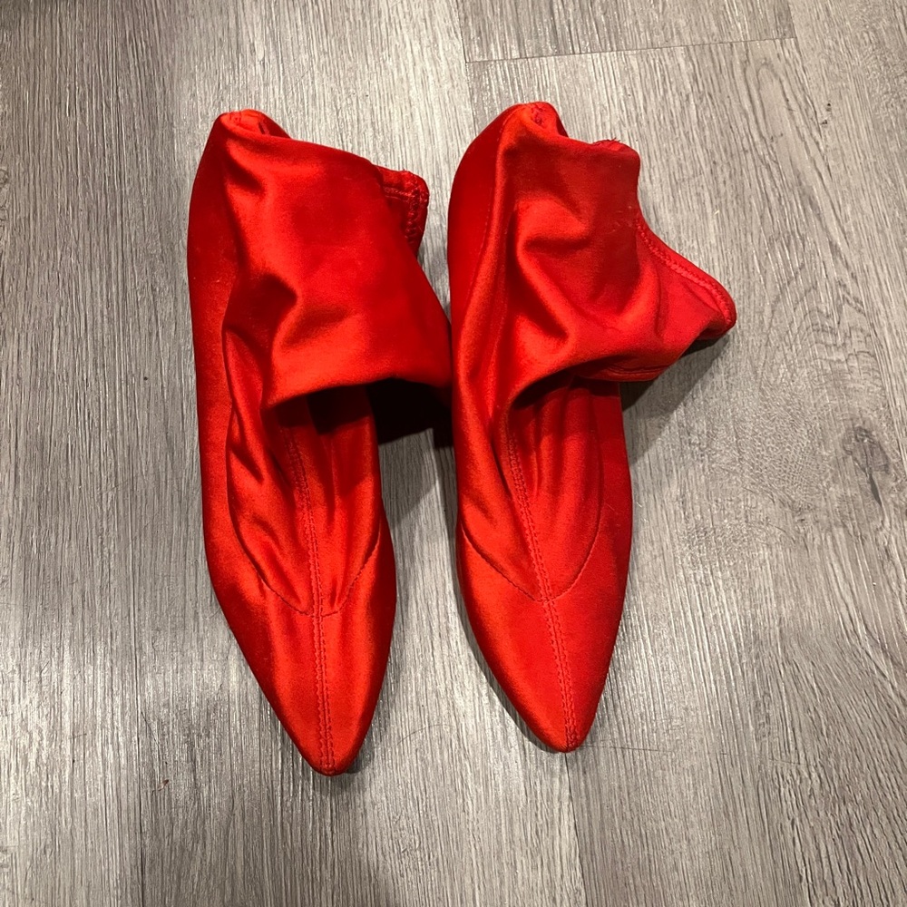MACKIN J red bootie heels